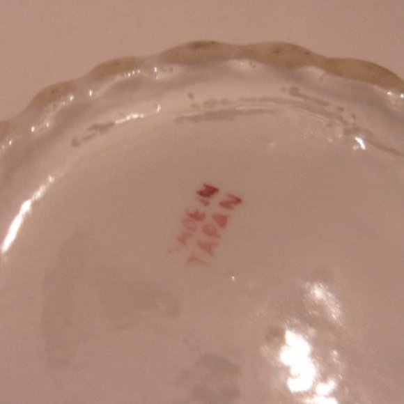 ANTIQUE HAND PAINTED TRINKET BOX. WS - Picture 3 of 3